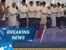 Tutup Tahun dengan Spiritualitas, Ketua DPRD Lampung Hadiri Istighosah di Masjid Raya Al-Bakrie